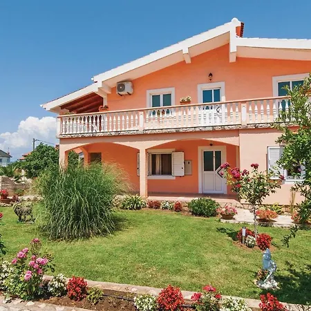 1 Bedroom Lovely In Podgradina * Islam Grcki
