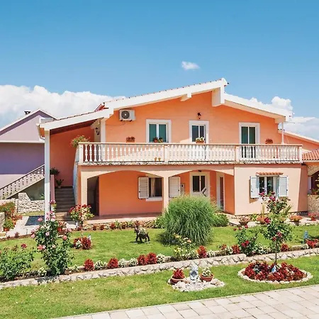 1 Bedroom Lovely In Podgradina Apartment Islam Grcki