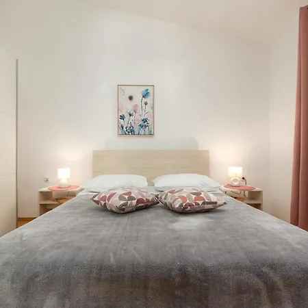 One-bedroom In Podgradina Lejlighed